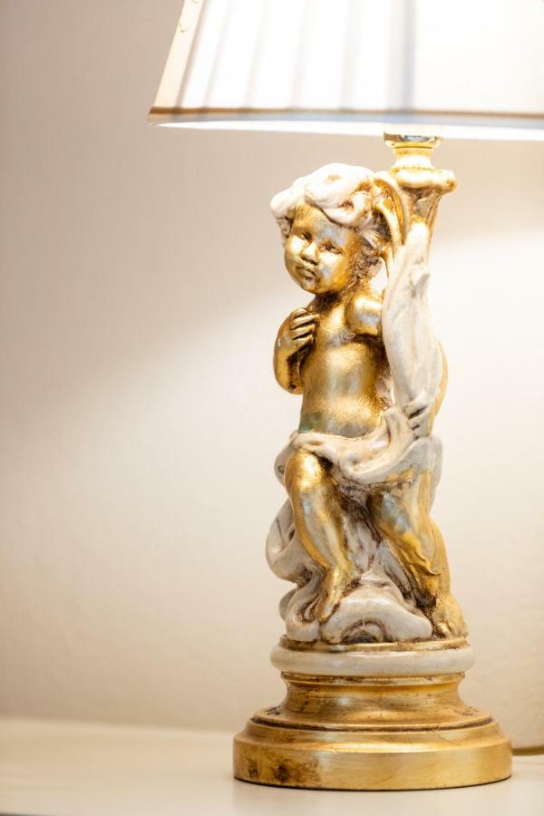 Kings In Apartment Rome