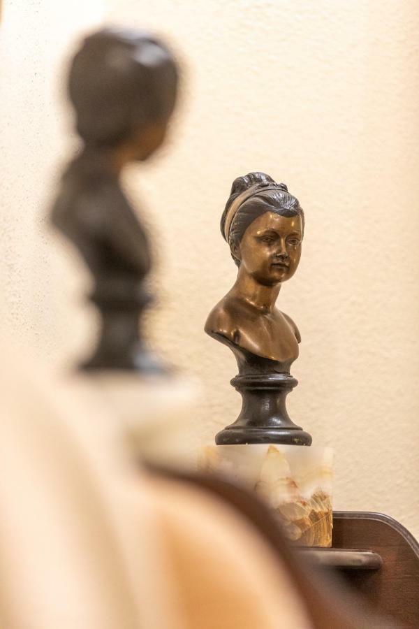 Kings In Apartment Rome